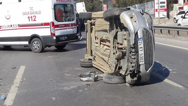 Kartal D-100 Karayolu'ndaki kaza trafiği kilitledi