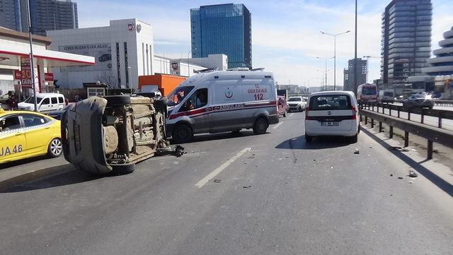 Kartal D-100 Karayolu'ndaki kaza trafiği kilitledi