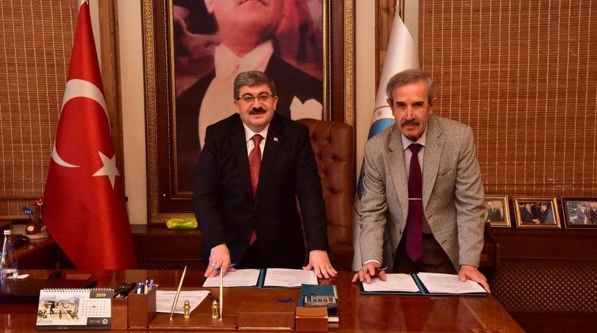 Bilecik Belediyesi&rsquo;nde toplu iş s&ouml;zleşmesi i&ccedil;in imzalar atıldı