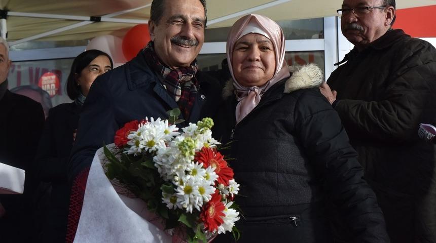 Başkan Ata&ccedil;&rsquo;a se&ccedil;im iletişim merkezlerinde yoğun ilgi