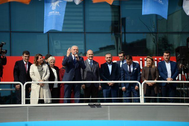 S&uuml;leyman Soylu ve Mevl&uuml;t Uysal B&uuml;y&uuml;k&ccedil;ekmecelilere seslendi 1