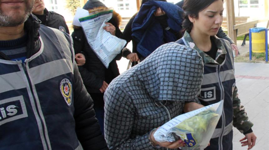 Polise 'Seyyar satıcıyız' diyen şüphelilerin 111 suçtan kaydı çıktı