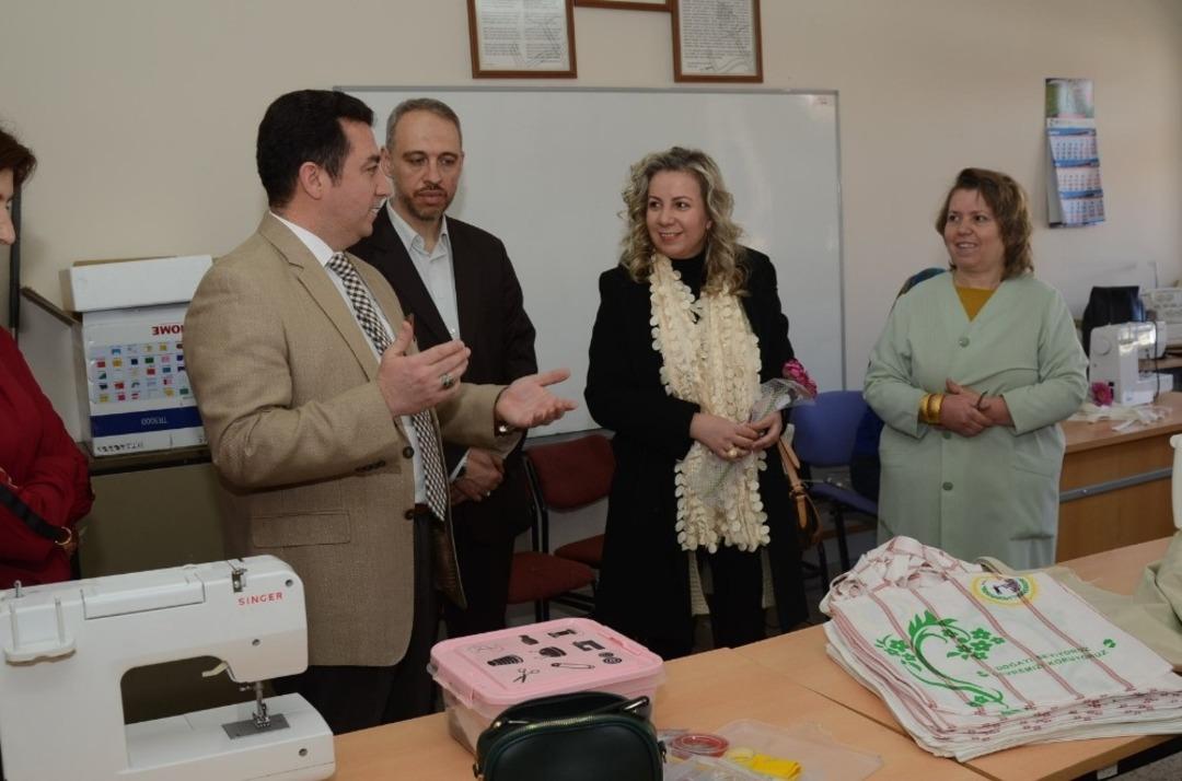 Başkan Bakıcı, Halk Eğitimi Merkezi kursiyerlerinin Kadınlar G&uuml;n&uuml;n&uuml; kutladı