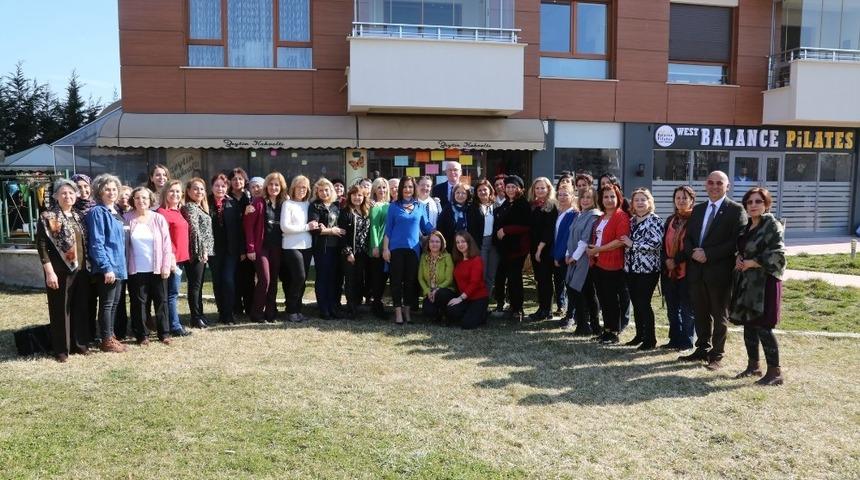 Başkan Kurt &ccedil;alışan kadınlarla bir araya geldi