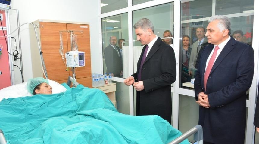 Vali Baruş’tan patlamada yaralanan vatandaşa ziyaret