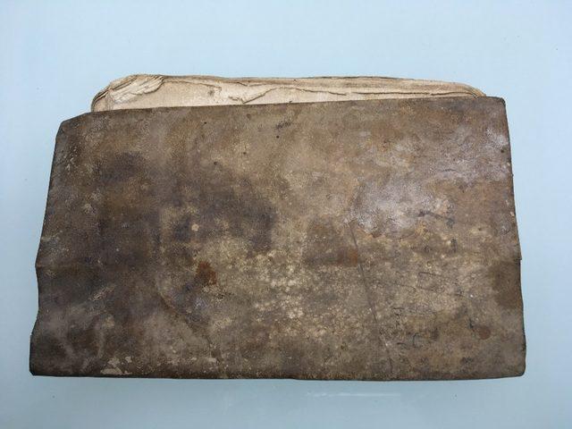 İbn-i Sina&rsquo;nın İrlanda diline &ccedil;evrilmiş &rsquo;Tıbbın Kanunu&rsquo; kitabına ait metin bulundu 1