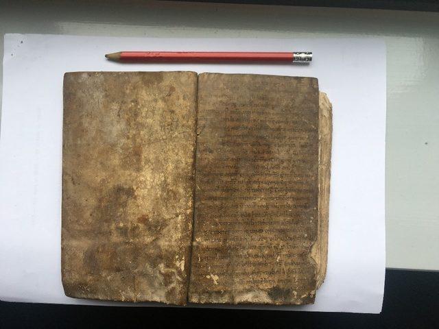 İbn-i Sina&rsquo;nın İrlanda diline &ccedil;evrilmiş &rsquo;Tıbbın Kanunu&rsquo; kitabına ait metin bulundu 3