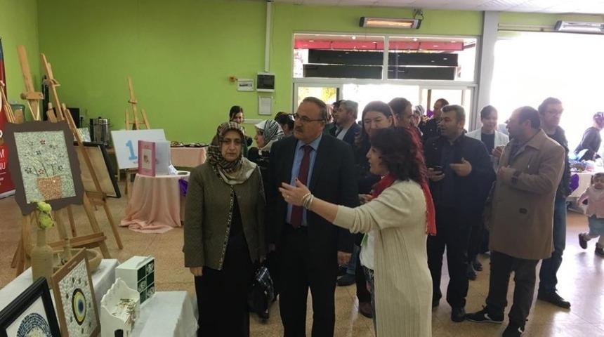 Anneler hem &uuml;retti hem &ouml;ğretti