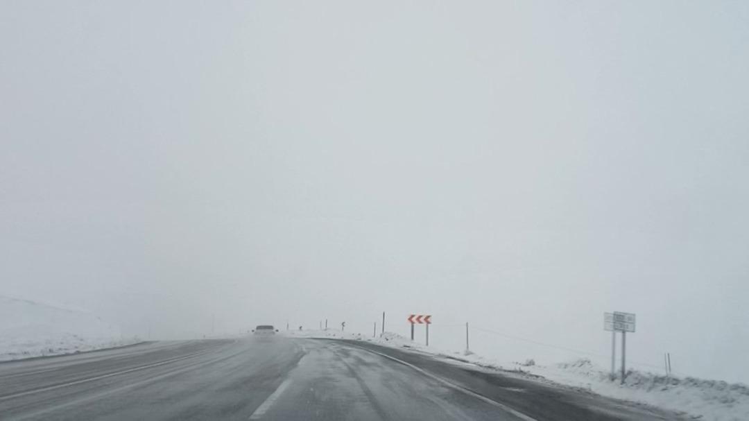 Van&rsquo;da kar yağışı ve sis