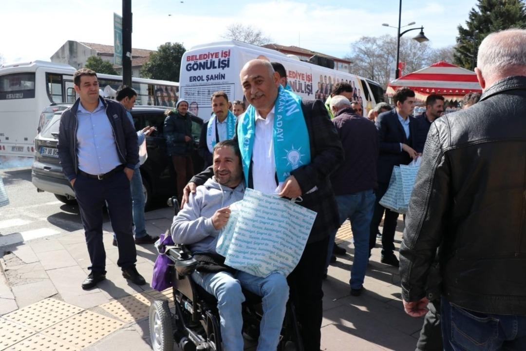 Şahin 2 bin kişiye kandil simidi dağıttı