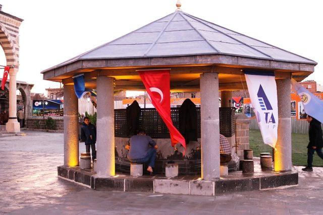 Teröristlerin yakıp yıktığı Kurşunlu Camii ibadete açıldı