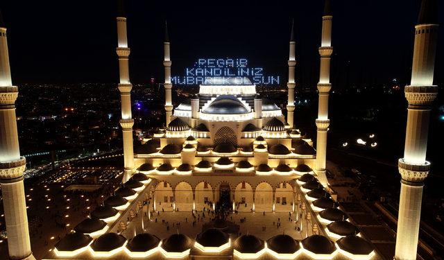 Regaip Kandili'nde Çamlıca Camii'ne akın ettiler