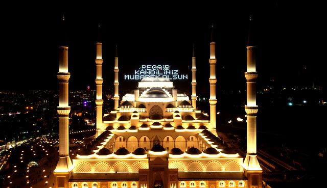 Regaip Kandili'nde Çamlıca Camii'ne akın ettiler