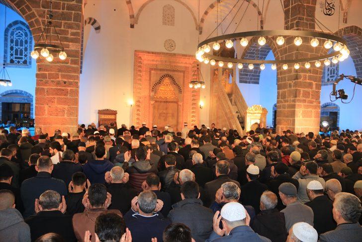 Diyarbakır'daki Fatih Paşa Camisi'nde Regaip Kandili programı G1