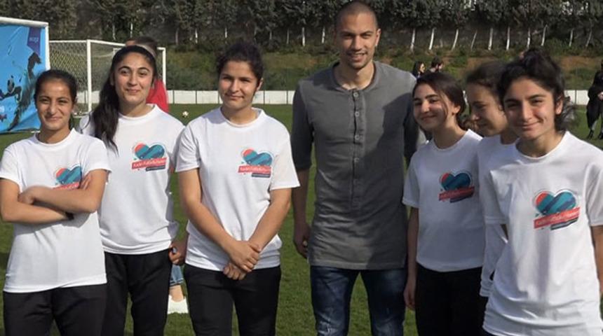 Gökhan İnler 8 Mart Dünya Kadınlar Günü için sahada