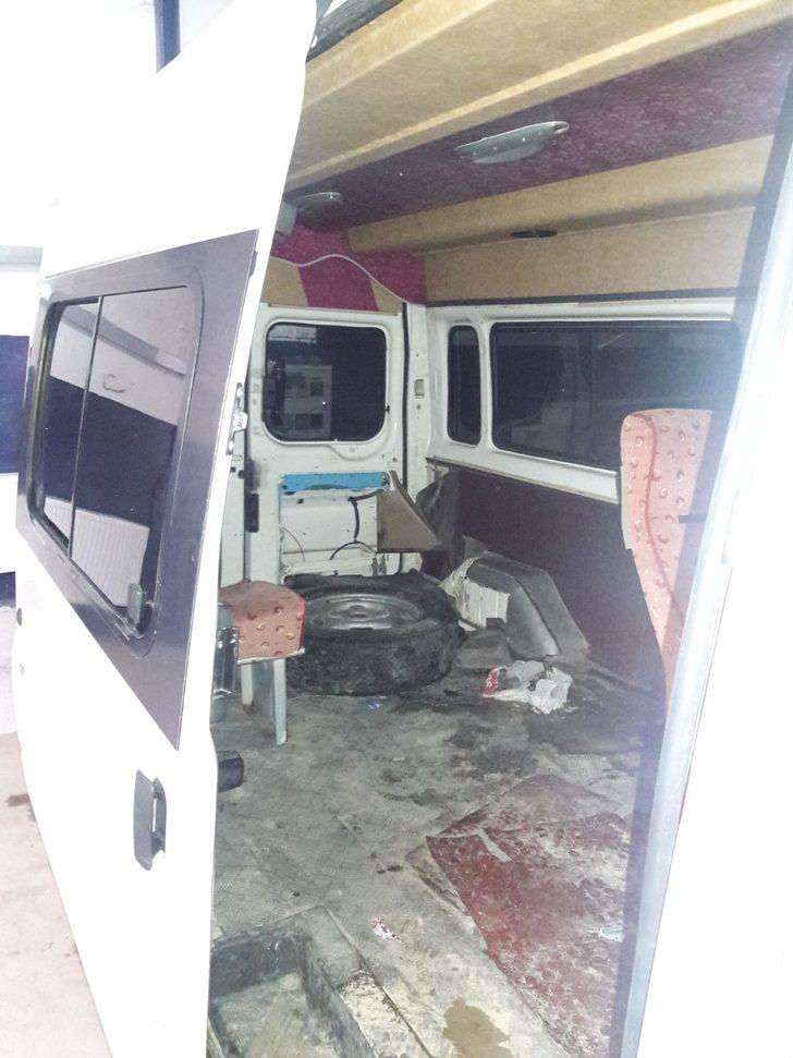 Hepsi aynı minibüsten çıktı! Bu manzaraya polis bile şaşırdı G3