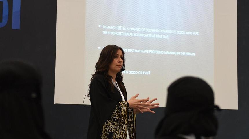 İzmirli iş kadını, Riyad'da dijital dönüşüm ve yapay zeka eğitimi verdi