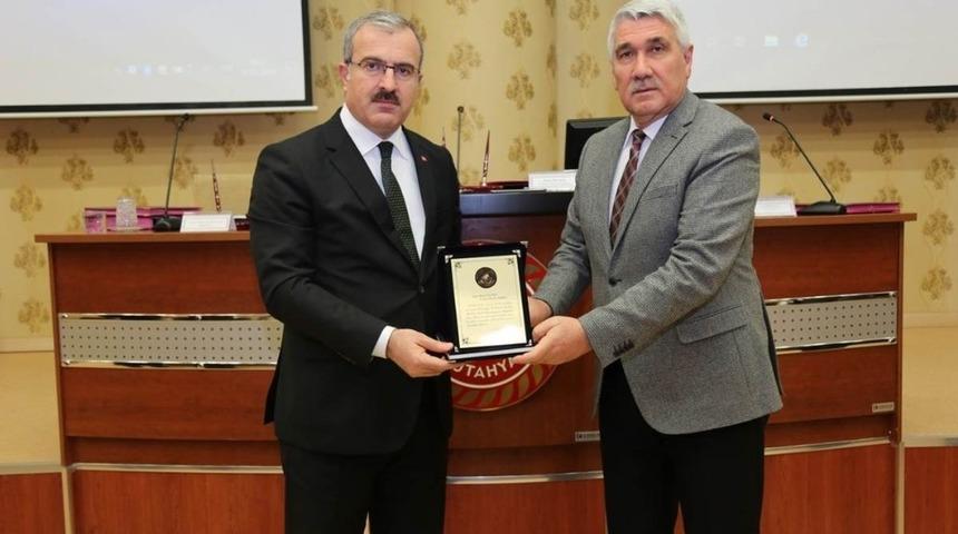 Vali&rsquo;den İl Genel Meclisi &uuml;yelerine teşekk&uuml;r plaketi