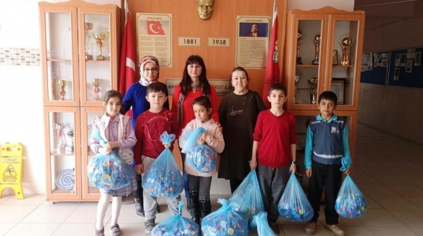 Kapaklar çöp değil, tekerlekli sandalye olacak