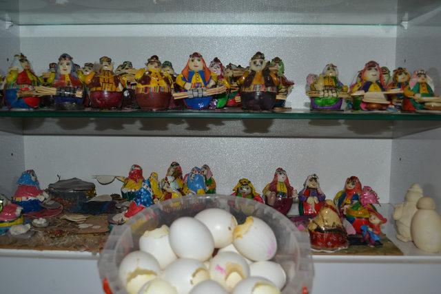 Kadınların yaşamını, atık malzemelerden yaptığı biblolarla anlatıyor 1