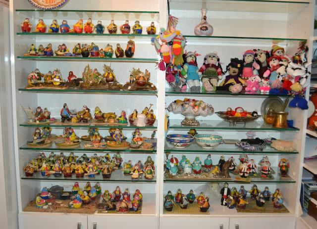 Kadınların yaşamını, atık malzemelerden yaptığı biblolarla anlatıyor 3