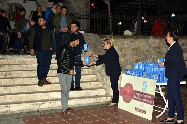 Aliağa’da kandil simidi ikramı