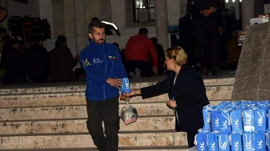 Aliağa&rsquo;da kandil simidi ikramı