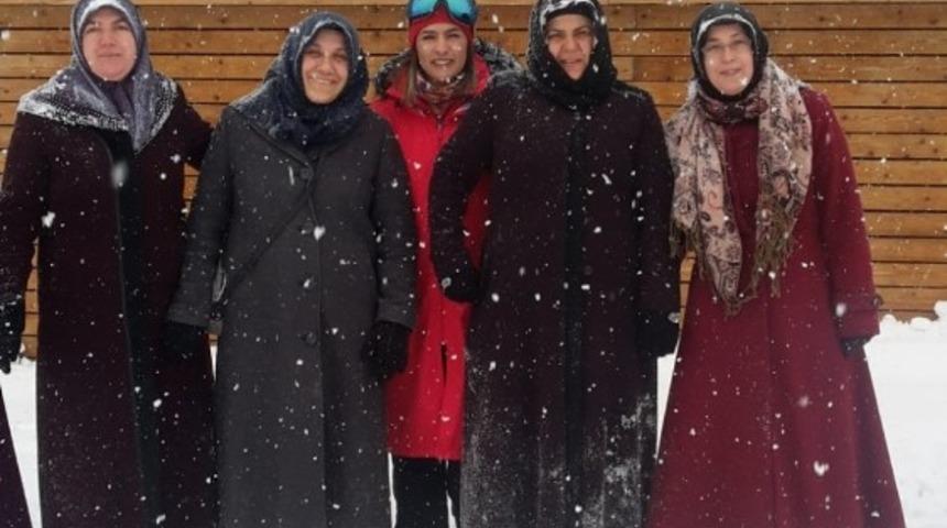 Erzurum GSİM&rsquo;den kadınlara kayak jesti