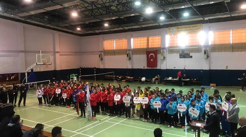 Badminton Erkek Takımı T&uuml;rkiye Finalinde