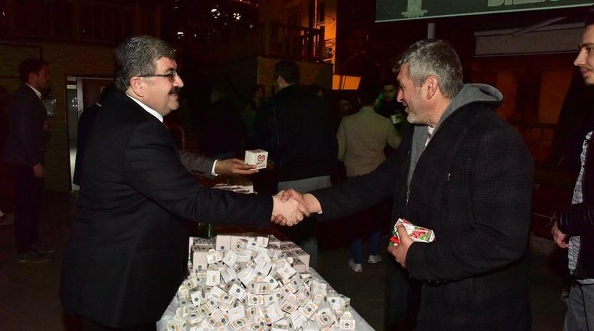Bilecik Belediyesi&rsquo;nden kandil simidi ve lokum ikramı