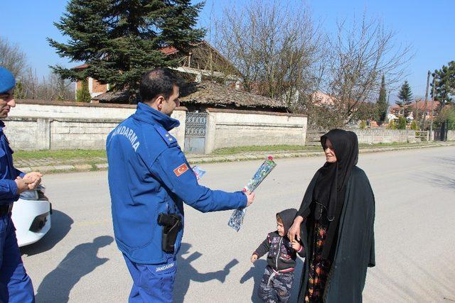 Düzce’de 8 Mart Kadınlar gününde jandarmadan özel kutlama