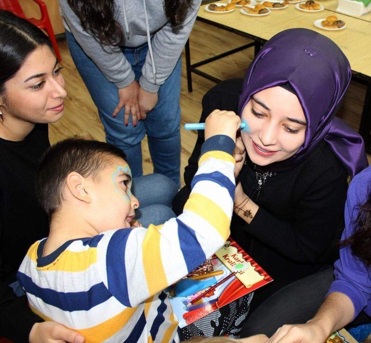 Manisa Kız Yurdu öğrencileri, minik yüreklere dokunuyor G2