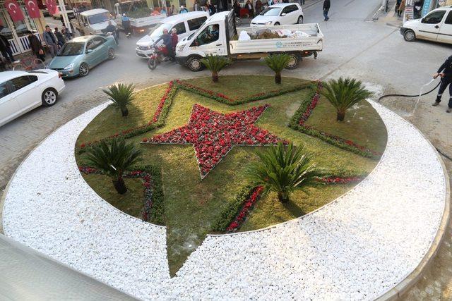 Altay Meydanı’na yapılan ay-yıldız motifi çok beğenildi