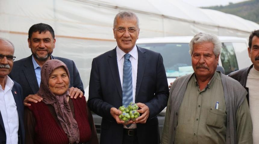 Erik hasadı yapan &ccedil;ift&ccedil;iye Başkan Tarhan&rsquo;dan destek ziyareti