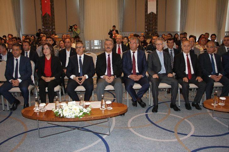 Vali Su: “Akdeniz Meyve Sineği oranını yüzde 40’tan yüzde 1’in altına indirmeyi başardık” G1