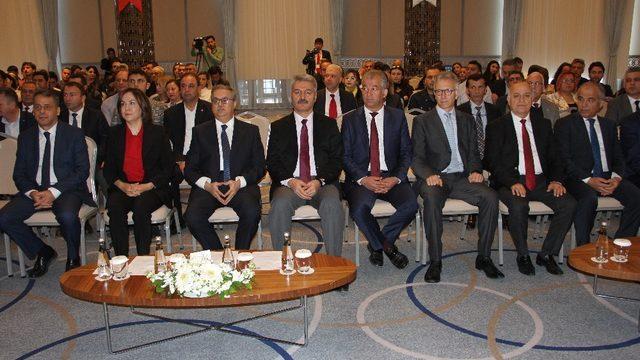 Vali Su: “Akdeniz Meyve Sineği oranını yüzde 40’tan yüzde 1’in altına indirmeyi başardık”