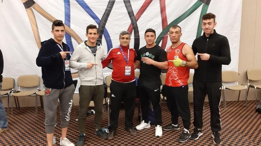 &Uuml;niversite &ouml;ğrenciler şampiyonadan derece ile d&ouml;nd&uuml;