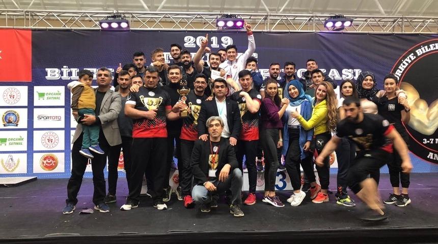 Karak&ouml;pr&uuml; gen&ccedil;lerinin bileği b&uuml;k&uuml;lm&uuml;yor