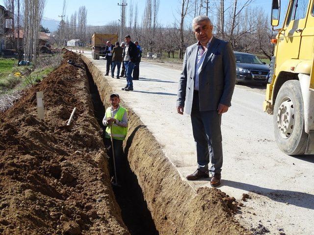 Hisarcık’ta doğalgaz boruları döşeniyor