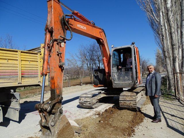 Hisarcık’ta doğalgaz boruları döşeniyor