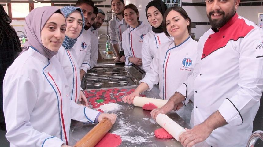 Kadınlar g&uuml;n&uuml;nde &lsquo;Şeker hamurundan kurabiyeler&rsquo;