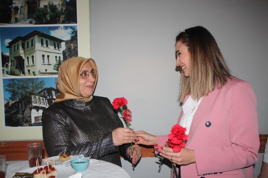Bilecik&rsquo;te protokol &uuml;yelerinin eşleri Kadınlar K&uuml;n&uuml;nde bir araya geldi