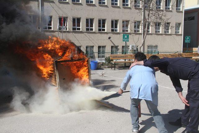 Elazığ’da öğrencilerle deprem ve yangın tatbikatı