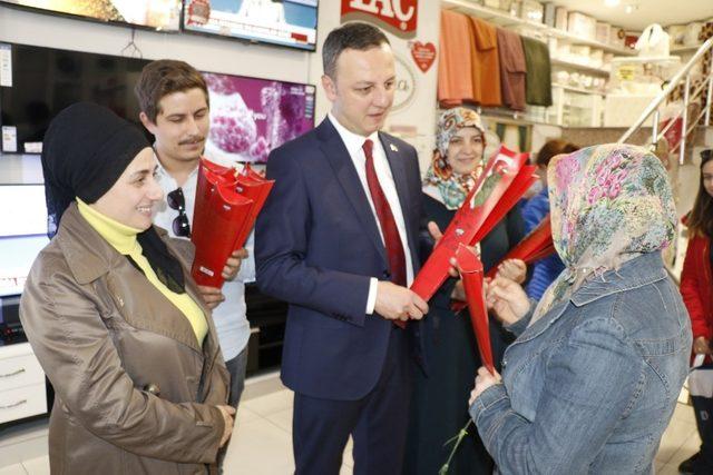 Alan’dan Kadınlar Günü’nde çikolatalı çiçek jesti