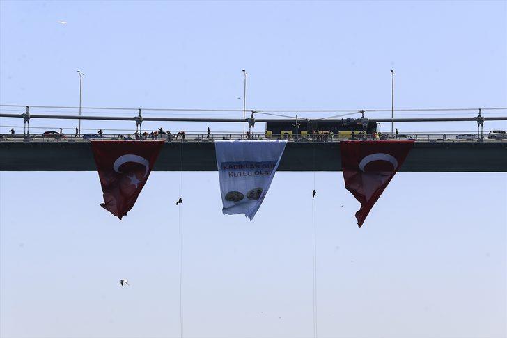 Halatlarla indiler! 15 Temmuz Şehitler Köprüsü'nde hareketli anlar G1