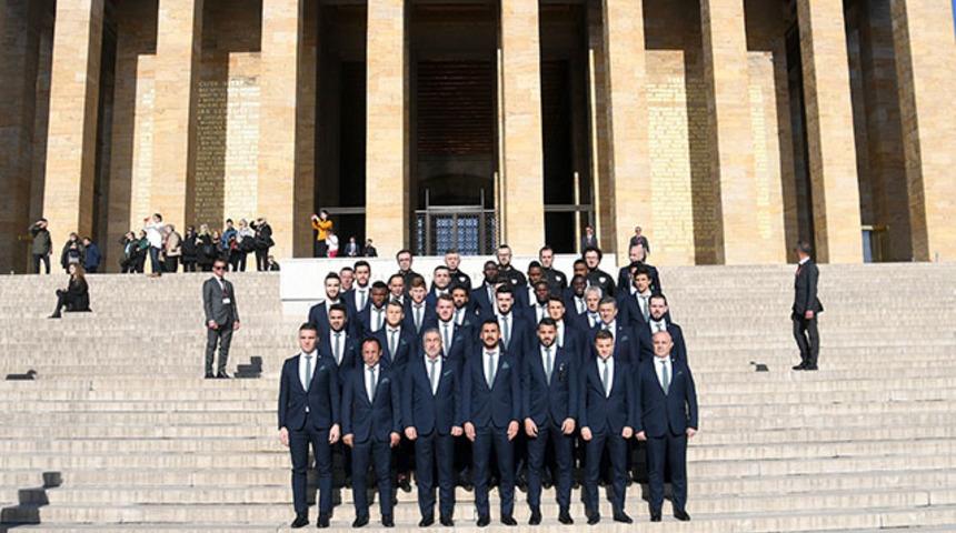 Bursaspor Ankaragücü maçı öncesi Anıtkabir'i ziyaret etti