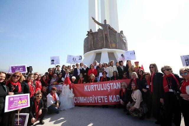 İzmir'de kadınlardan mor yürüyüş