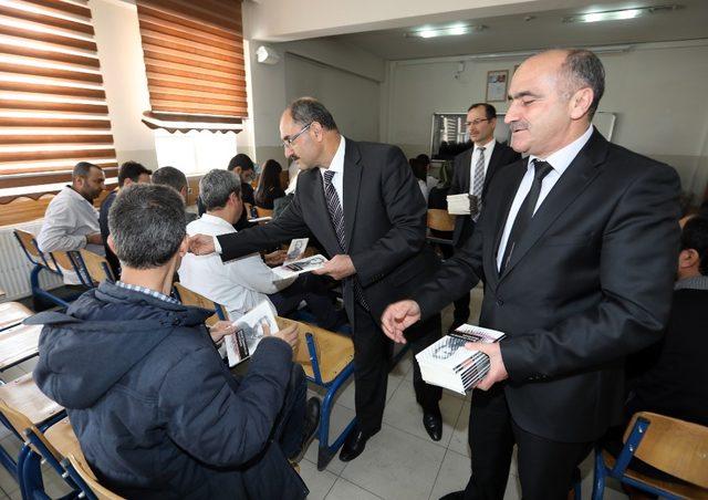 Van Büyükşehir Belediyesinden kitap dağıtımı