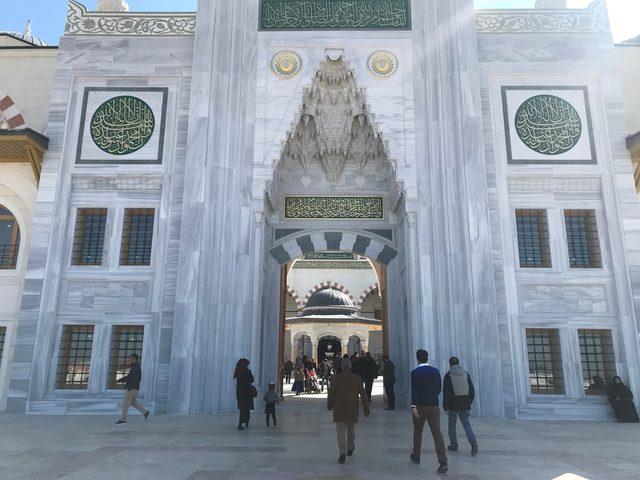 Çamlıca Camii'nde ilk cuma namazı 