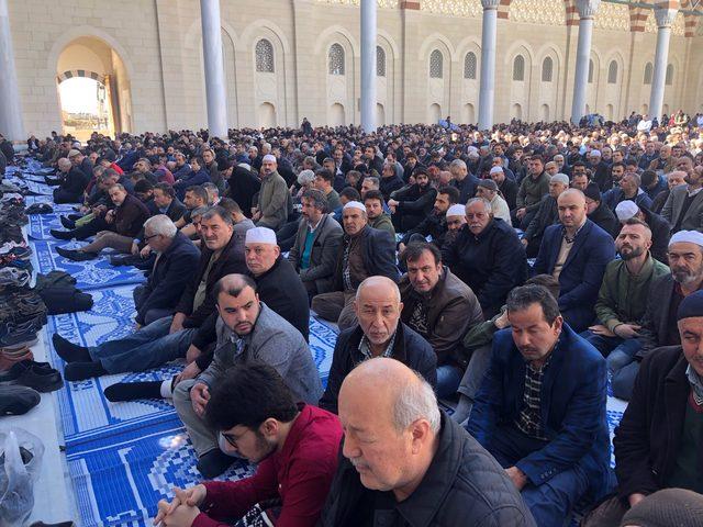 Çamlıca Camii'nde ilk cuma namazı 